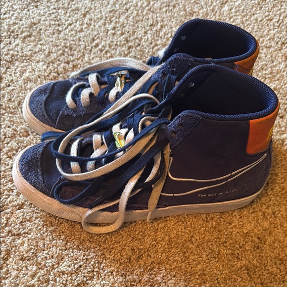 Men’s -Top Sneakers - Blue and white with orange - Picture 1 of 8